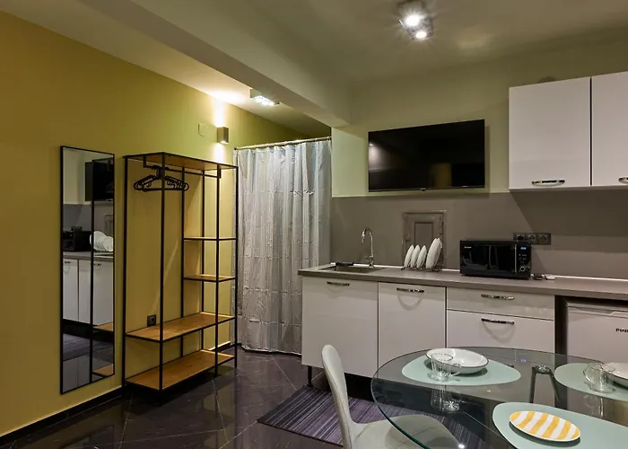 Beauty 1 Free Parking *